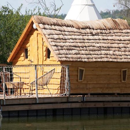 Les Cabanes Flottantes Givrauval Εξωτερικό φωτογραφία